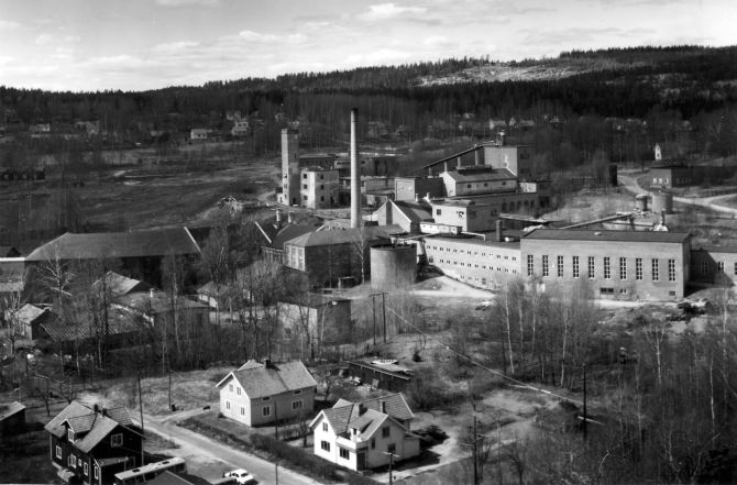 Vy över fabriken och samhället