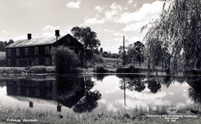 Bruksgården och dammen