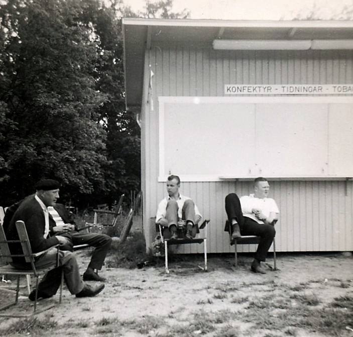 Sommarkväll vid kiosken