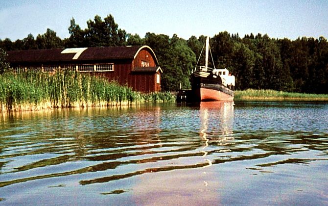 Fraktbåt vid Fengersforsbryggan