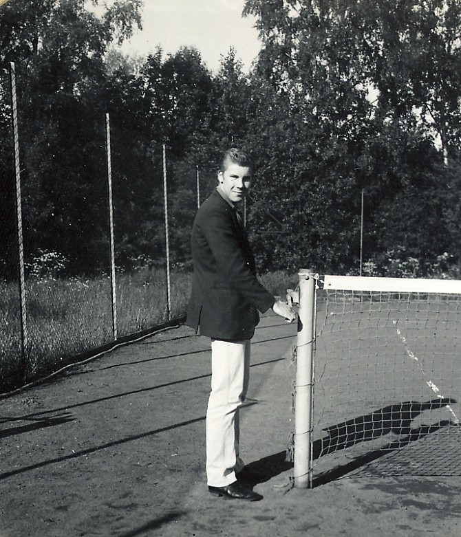 Vid tennisbanan