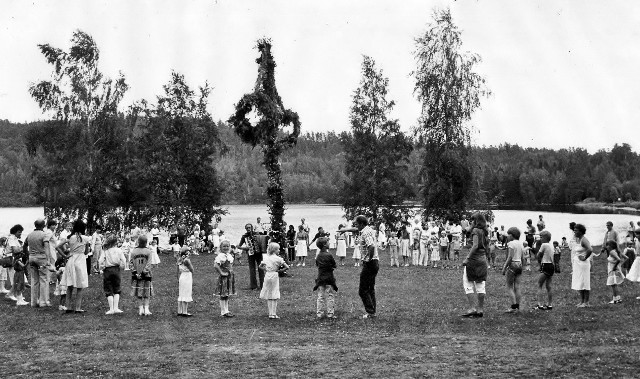 Midsommarfirande vid badplatsen
